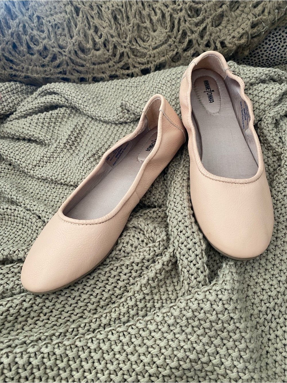 Minnetonka blush leather ballet flats NEW 9